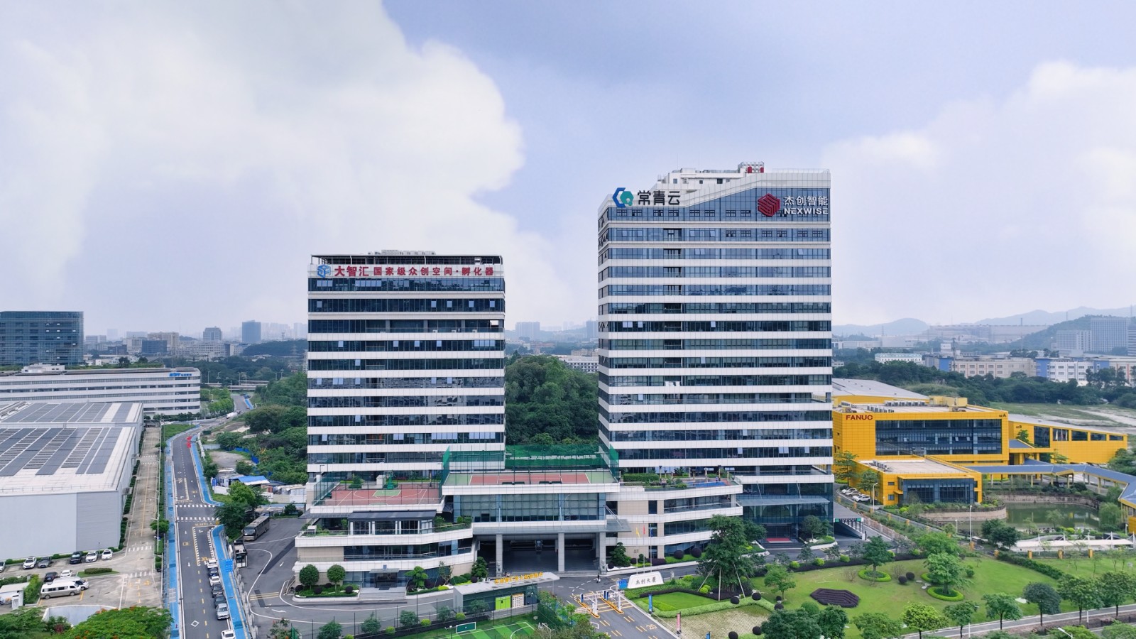 今年会大厦（晴天）